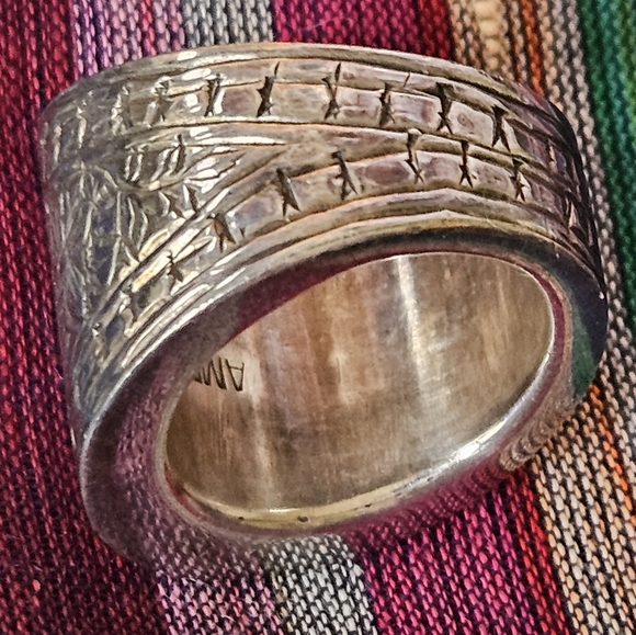 Amrita Singh Sterling Silver Floral Cigar Band Ring - Picture 7 of 9